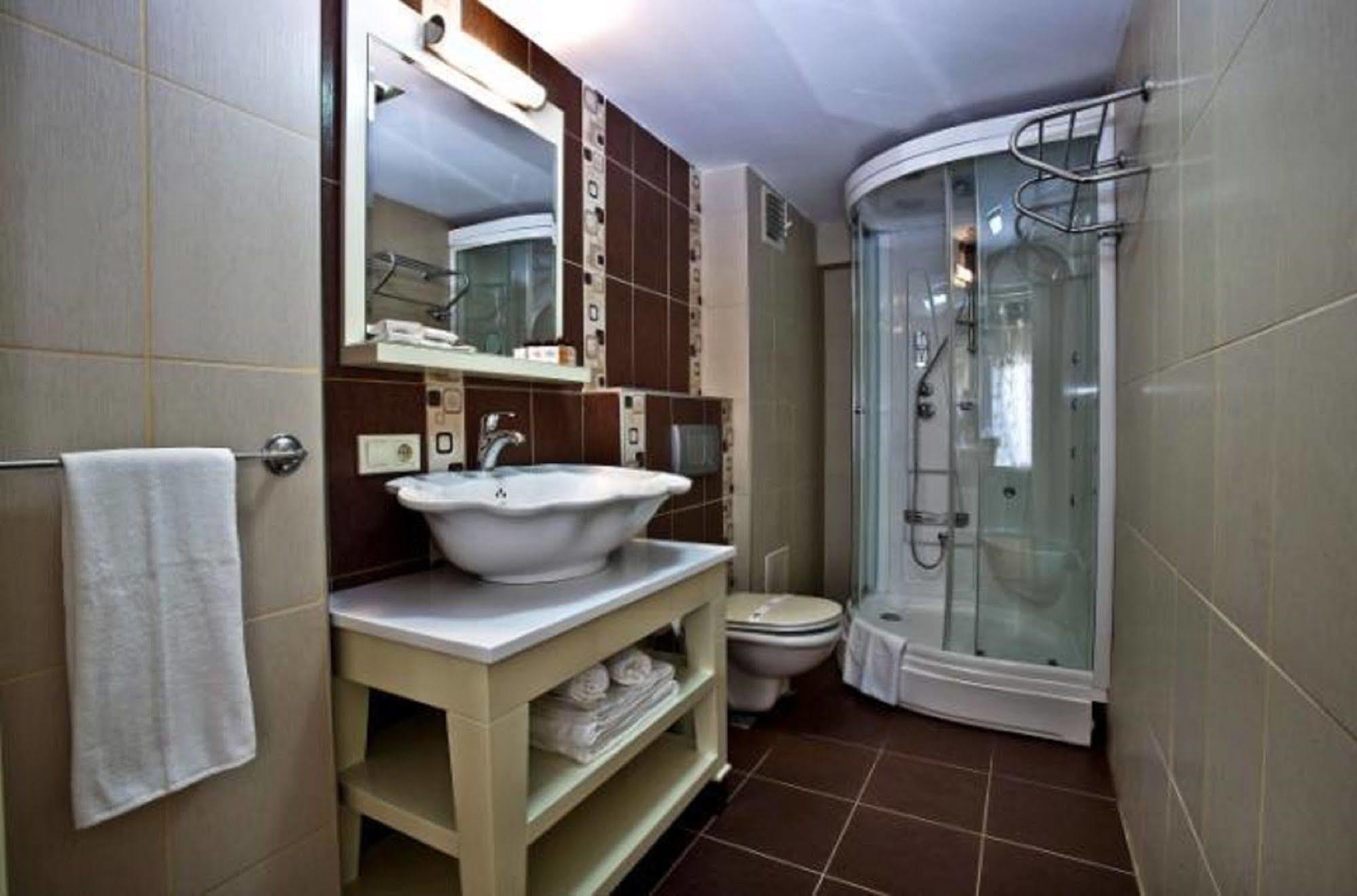 Q Hotel Laleli Istanbul Exterior photo